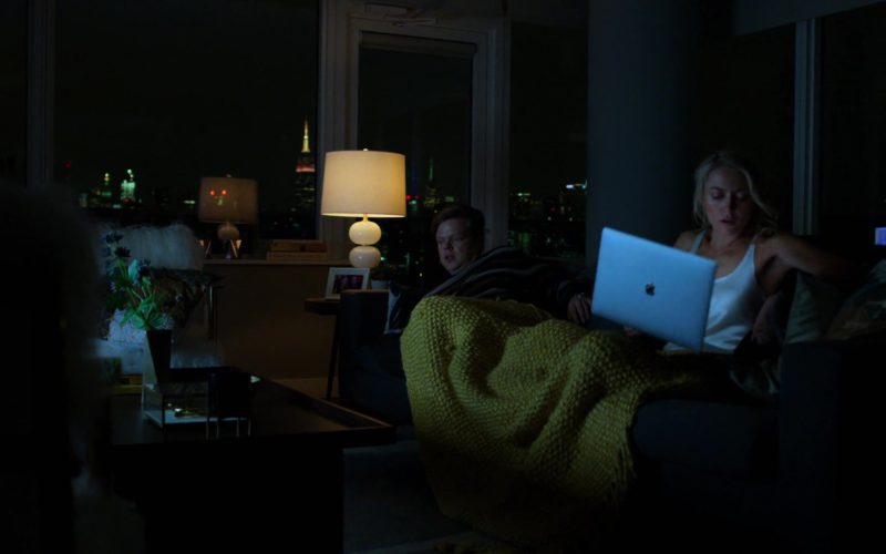 Apple Laptop in Daredevil Season 3 Episode 3 “No Good Deed” (1)