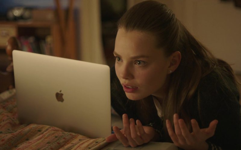 Apple MacBook Laptop Used by Kristine Froseth in Sierra Burgess Is a Loser (2018)