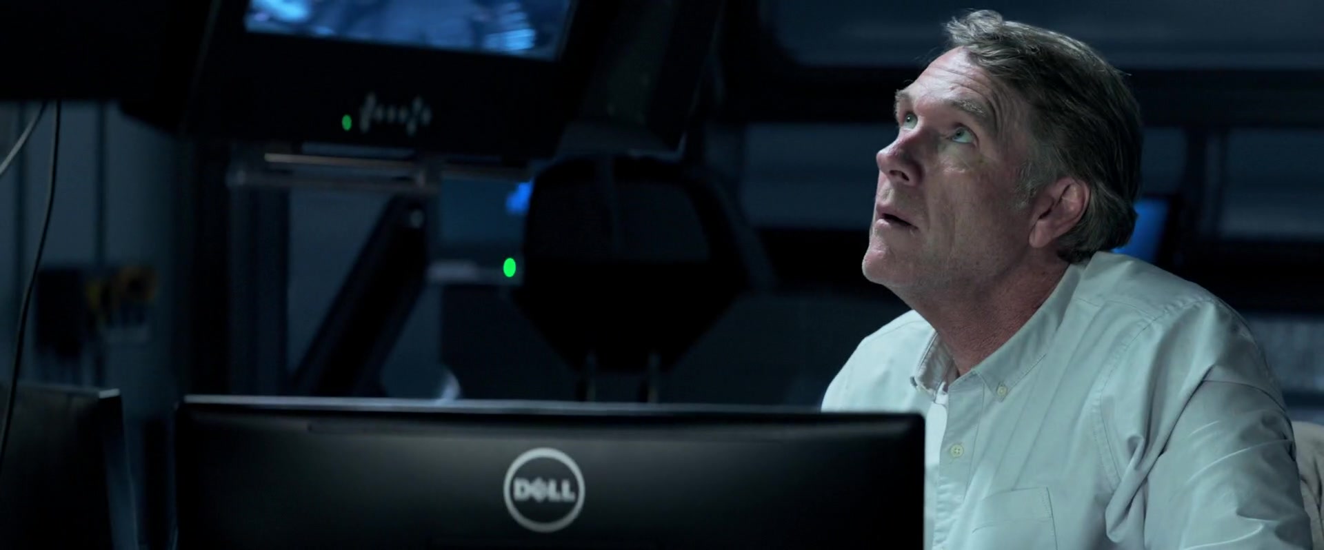 Dell Computer Used by Robert Taylor in The Meg (2018) Movie1920 x 798