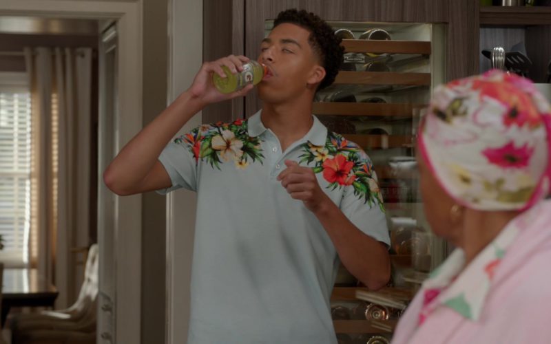 Gatorade Drink Held by Marcus Scribner in Black-ish Season 5 Episode 03 (1)
