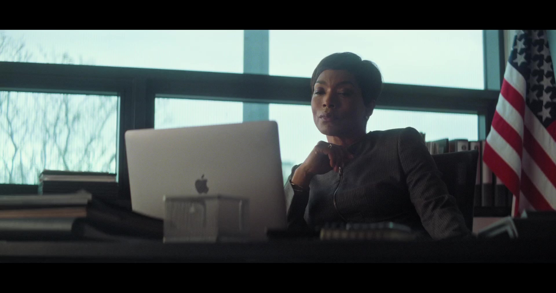 Apple Macbook Pro Laptop Used By Angela Bassett In Mission Impossible Fallout 2018