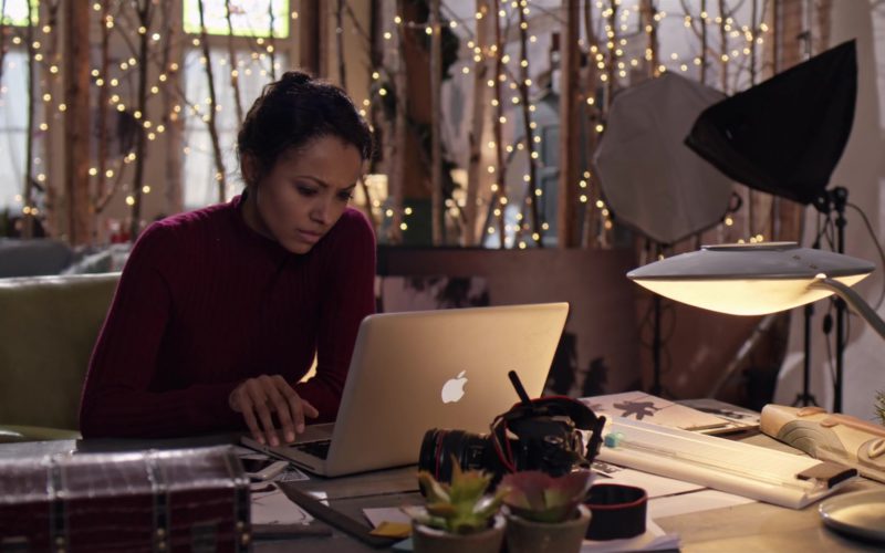 Apple MacBook Pro Laptop Used by Kat Graham in The Holiday Calendar (7)