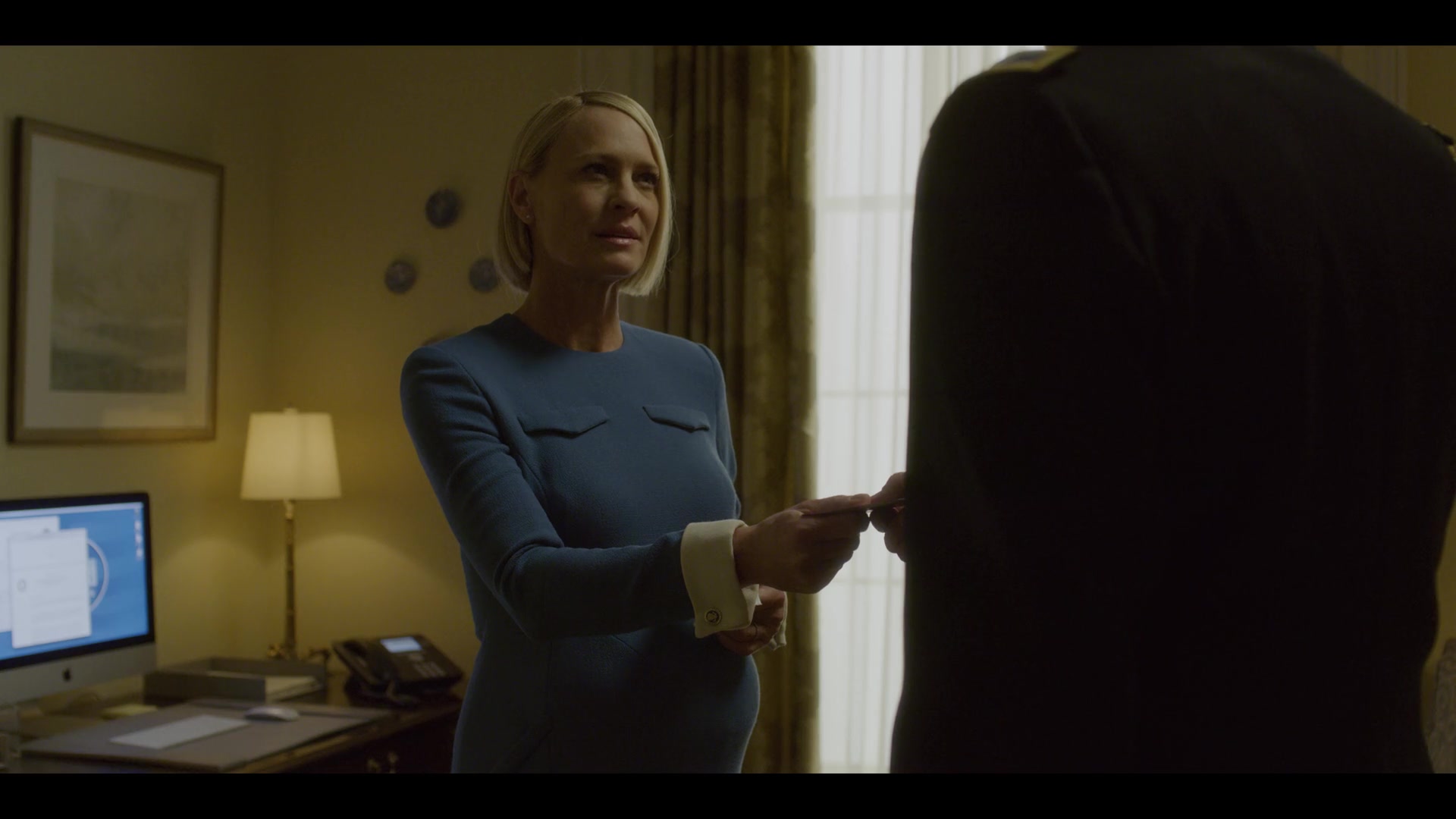 Apple IMac Computer Used By Pregnant Claire Underwood (Robin Wright) In ...