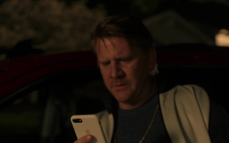 Apple iPhone Used by Dash Mihok (Bunchy) in Ray Donovan Season 6 Episode 2 (4)