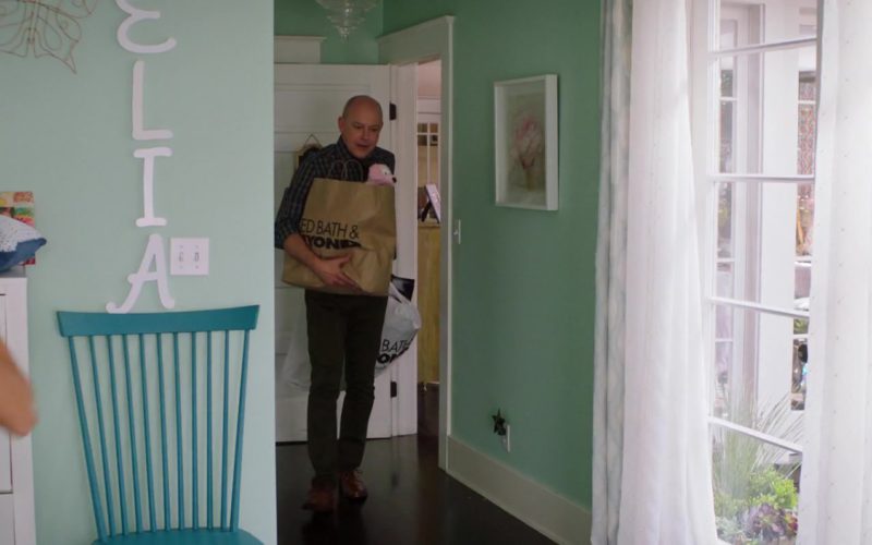 Bed Bath & Beyond Bags Held by Rob Corddry in Dog Days (1)