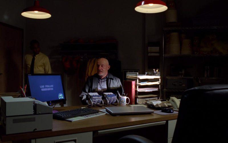 Compaq Monitor in Breaking Bad Season 4 Episode 4 "Bullet Points" (2011)