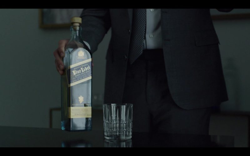 Johnnie Walker Blue Label Whisky Drunk by Campbell Scott in House of Cards (1)