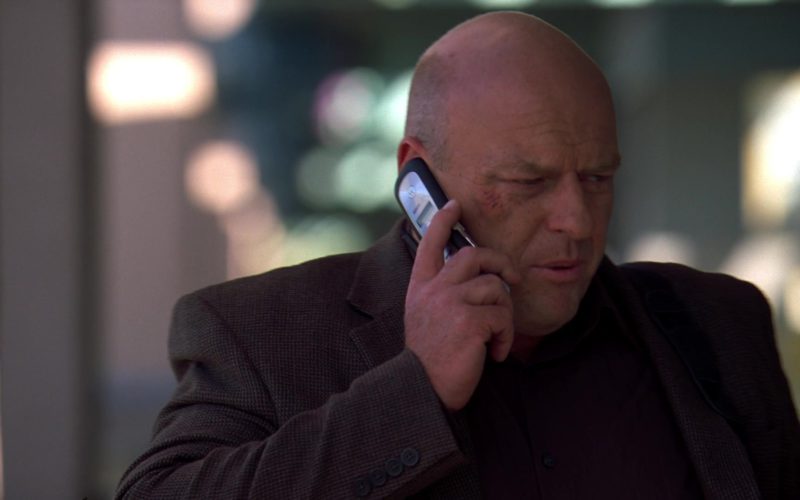 Motorola Cell Phone Used by Dean Norris (Hank Schrader) in Breaking Bad Season 3 Episode 4 (1)