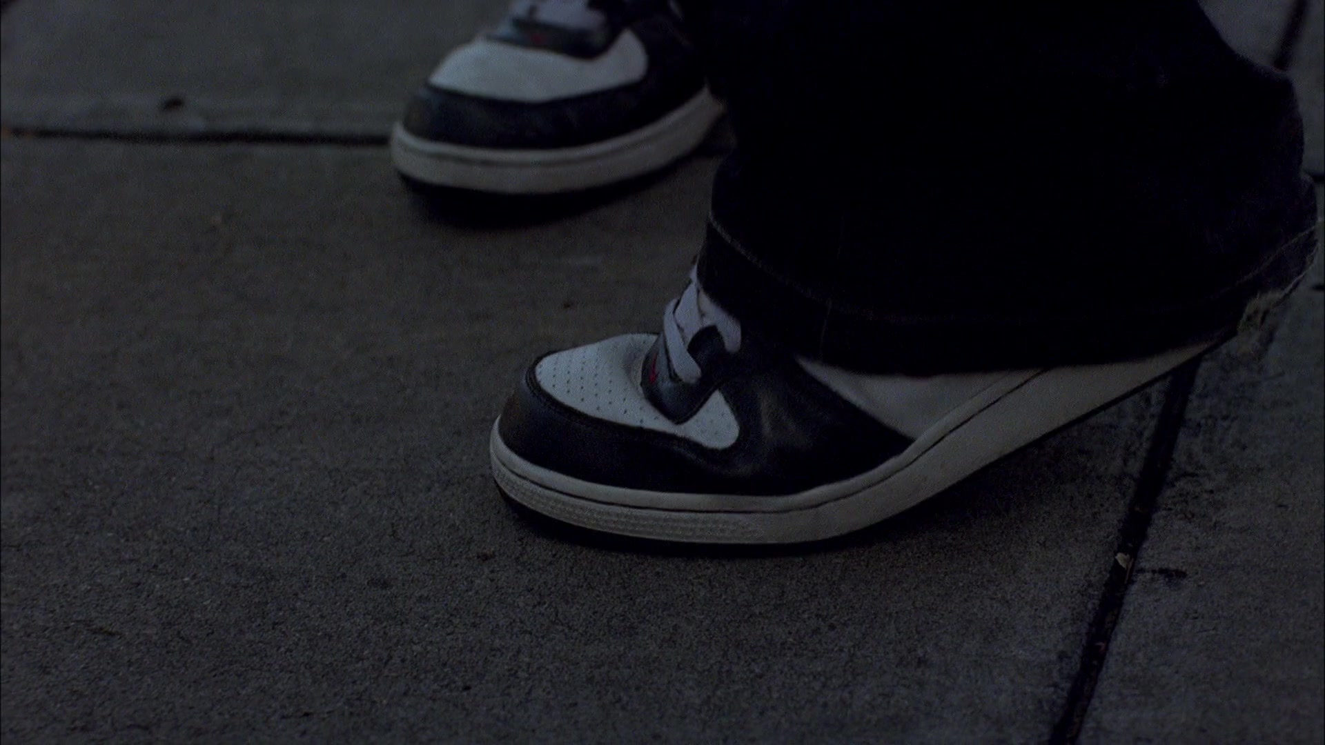 pureza basura Hacer la vida Nike Sneakers Worn By Aaron Paul (Jesse Pinkman) In Breaking Bad Season 1  Episode 4: Cancer Man (2008)