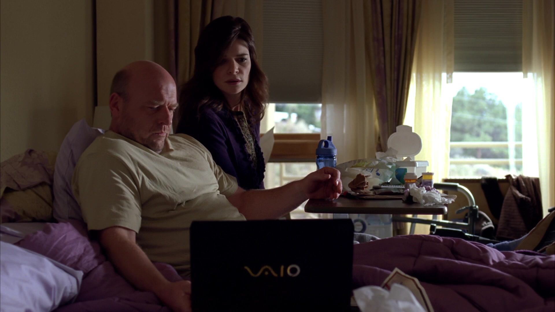 Sony Vaio Notebook Used By Dean Norris Hank Schrader In Breaking Images, Photos, Reviews