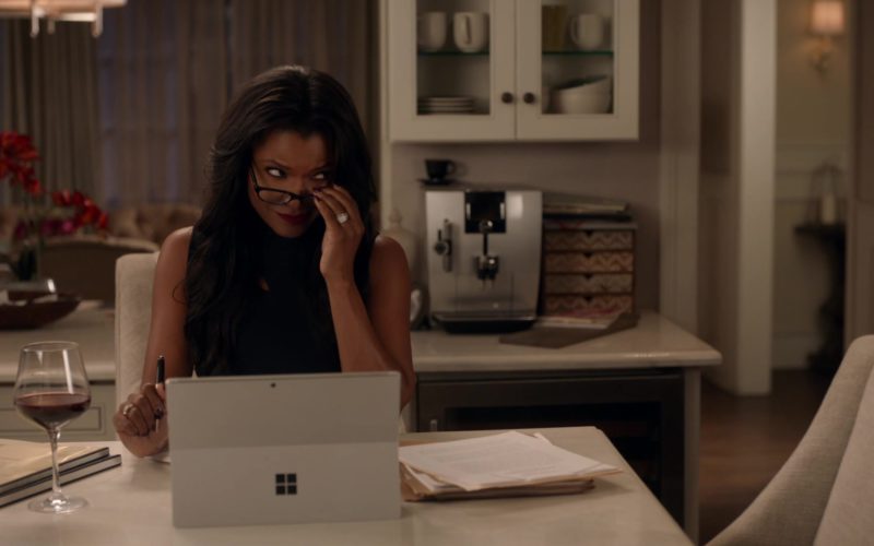 Surface Tablet Used by Keesha Sharp in Lethal Weapon Season 3 Episode 7 (1)