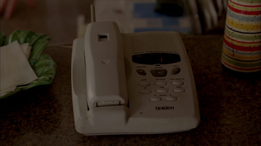 Uniden Telephone In Breaking Bad Season 4 Episode 5 “Shotgun” (2011)