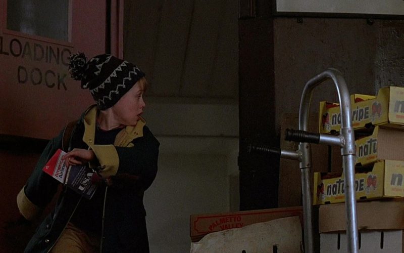 American Airlines Ticket and Naturipe Farms Boxes in Home Alone 2: Lost in New York (1992)