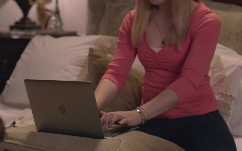 Apple MacBook Laptop Used by Rose McIver in A Christmas Prince (11)