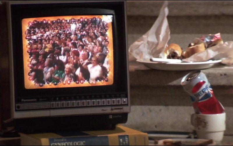 Panasonic TV and Pepsi in The Witches of Eastwick (2)