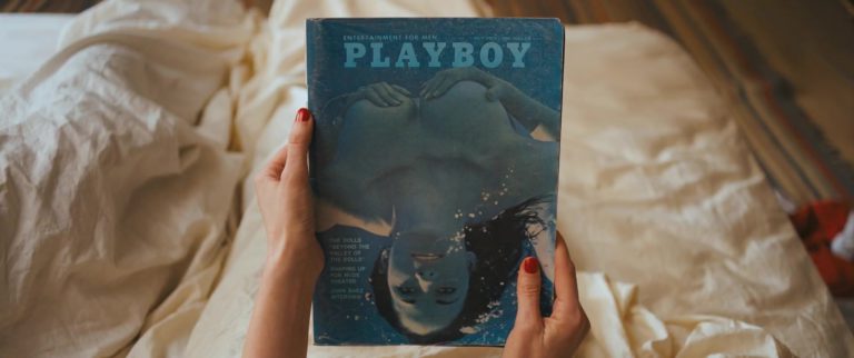 Playboy Magazine Held By Riki Lindhome In Under The Silver Lake 2018 0437