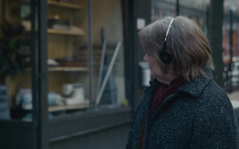 Sony Headphones Used by Melissa McCarthy in Can You Ever Forgive Me (3)