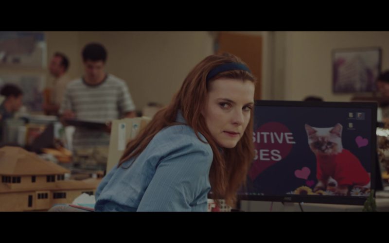 AOC Monitor Used by Betty Gilpin in Isn’t It Romantic (3)