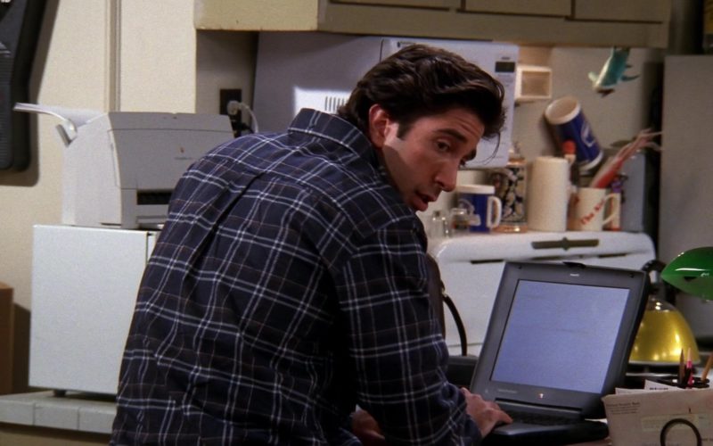 Apple Laptop Used by David Schwimmer (Ross Geller) in Friends Season 5 Episode 7 (3)