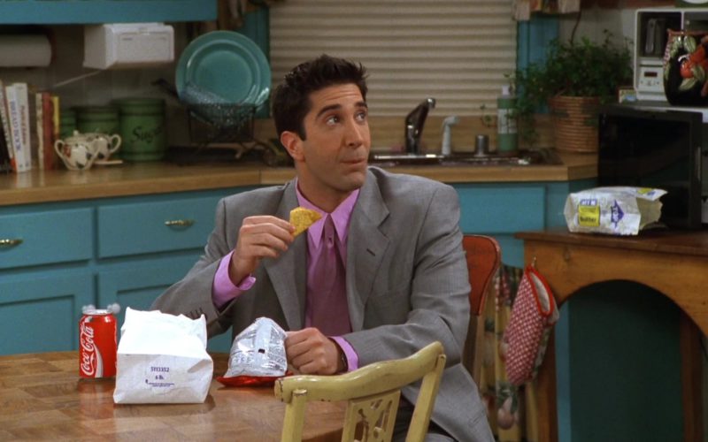 Coca-Cola Classic Can in Friends Season 3 Episode 22