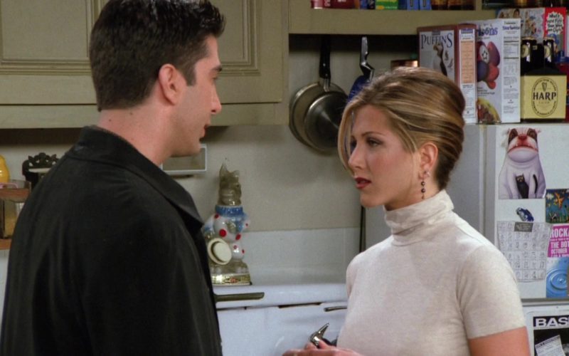 Harp Lager Pack in Friends Season 2 Episode 8 “The One With the List” (1)