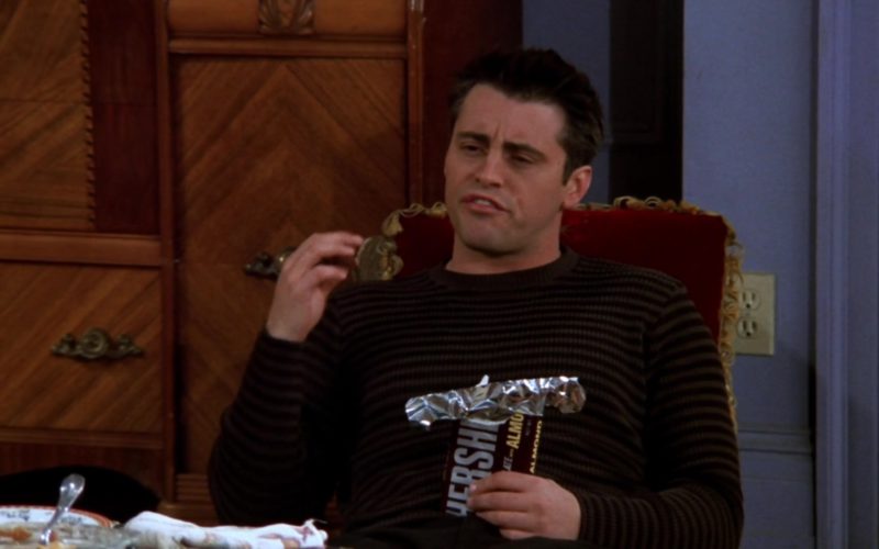 Hershey's Chocolate Held by Matt LeBlanc (Joey Tribbiani) in Friends Season 5 Episode 8 (1)
