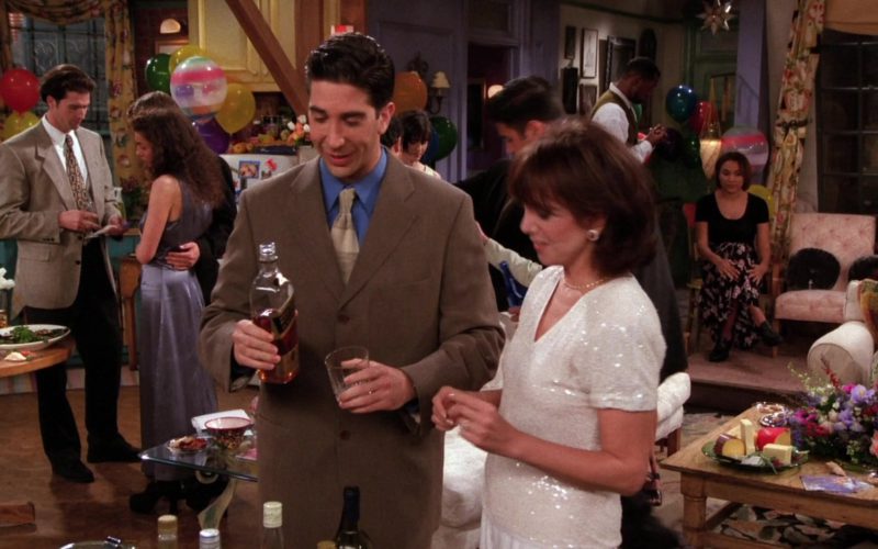 Johnnie Walker Black Label Scotch Whisky Drunk by David Schwimmer (Ross Geller) in Friends (1)