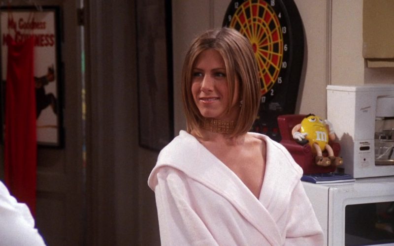 M&M's Yellow Candy Toy in Friends Season 7 Episode 18 (4)