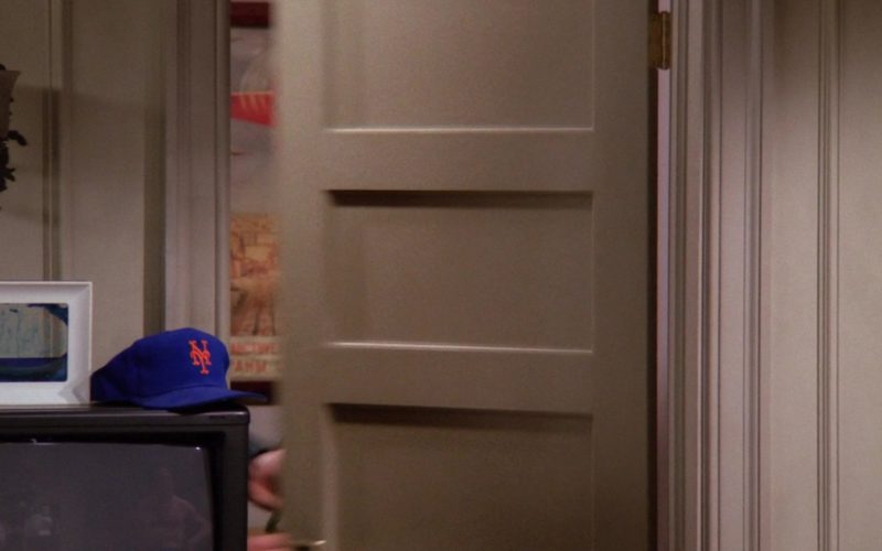 New York Mets Baseball Team Cap in Friends Season 1 Episode 13