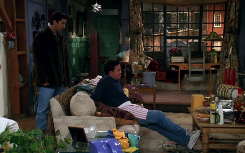 Nike Shoes Worn by Matthew Perry (Chandler Bing) in Friends Season 6 (5)