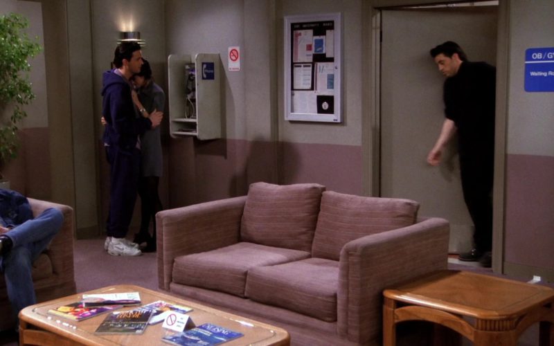 Nike Sneakers Worn by Matthew Perry (Chandler Bing) in Friends Season 1 Episode 23 (1)