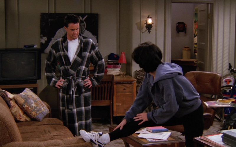 Nike Women's Sneakers Worn by Courteney Cox (Monica Geller) in Friends Season 2 Episode 7 (4)