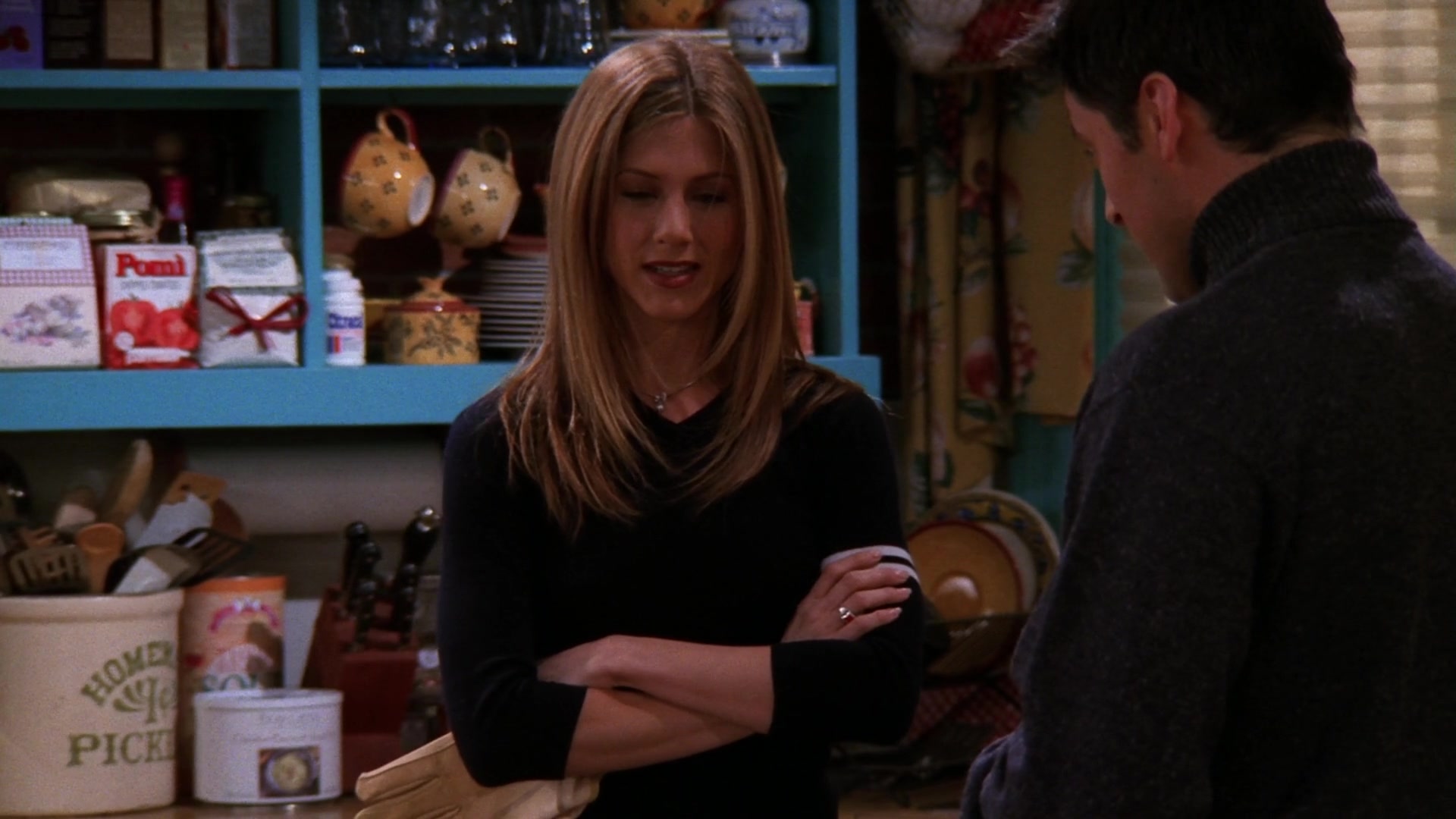 Pomi Tomatoes In Friends Season 5 Episode 16 “The One With The Cop” (1999)