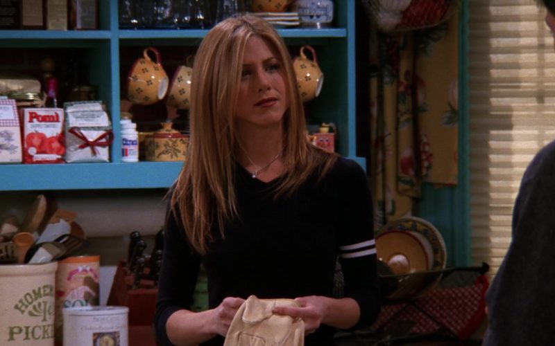 Pomi Tomatoes in Friends Season 5 Episode 16 “The One with the Cop” (1)