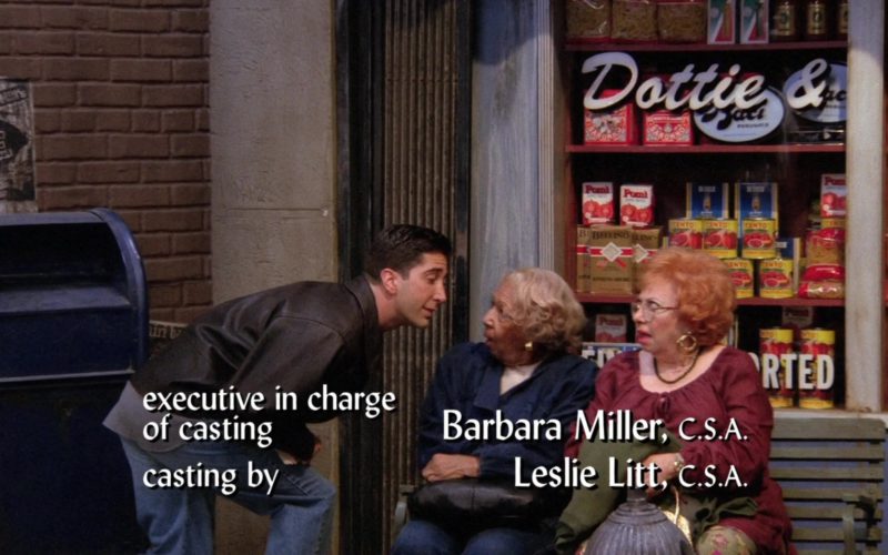 Pomì Tomatoes and Cento in Friends Season 2 Episode 4 “The One with Phoebe’s Husband” (1995)