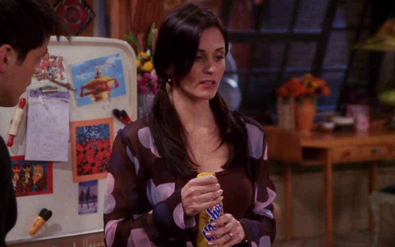 Yoo-hoo Chocolate Drink Held by Courteney Cox (Monica Geller) in Friends Season 7 Episode 20 (2)