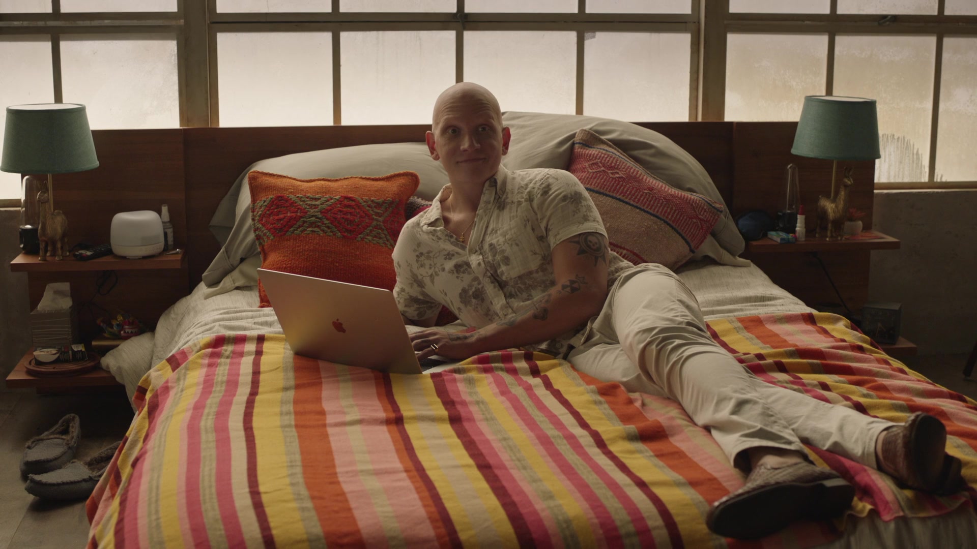Apple MacBook Pro Laptop Used by Anthony Carrigan (NoHo Hank) in Barry - Se...