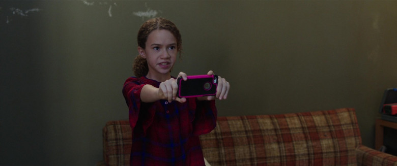Apple iPhone Mobile Phone of Chloe Coleman as Sophie in My Spy (1)