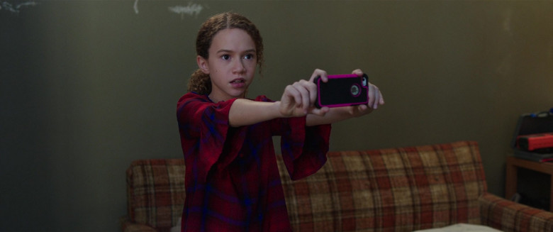 Apple iPhone Mobile Phone of Chloe Coleman as Sophie in My Spy (2)