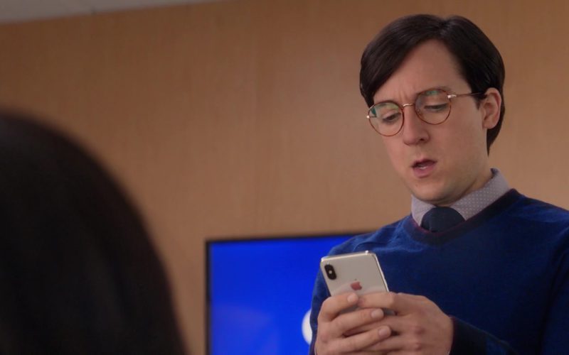 Apple iPhone Smartphone Used by Josh Brener in What Men Want (2)