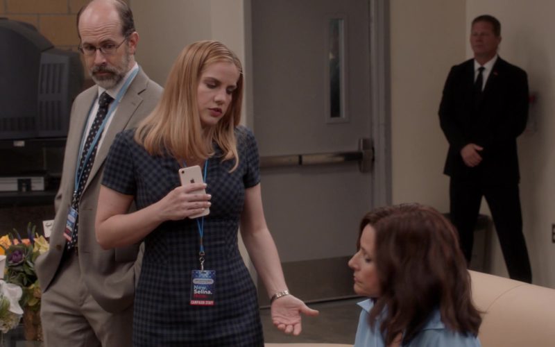 Apple iPhone Used by Anna Chlumsky in Veep (2)