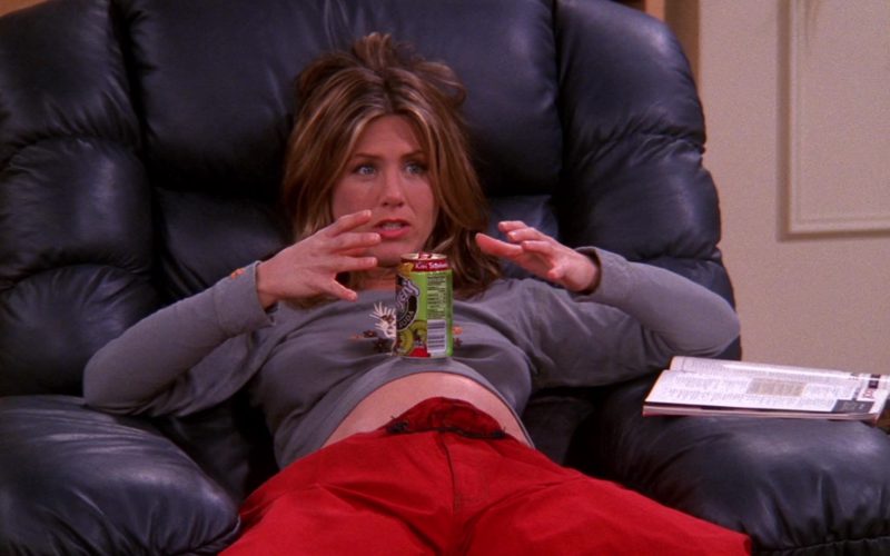 Hansen’s Natural Soda Held by Jennifer Aniston (Rachel Green) in Friends Season 8 (1)