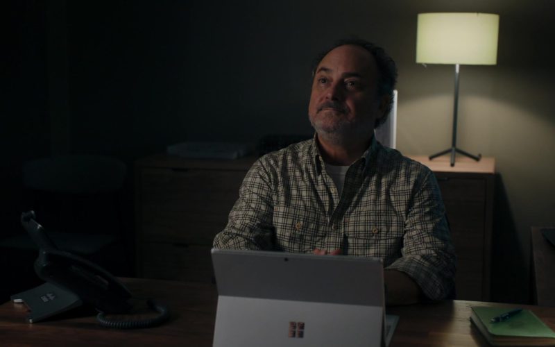 Microsoft Surface Tablet Used by Kevin Pollak (as Taylor's dad, Douglas Mason) in Billions (3)