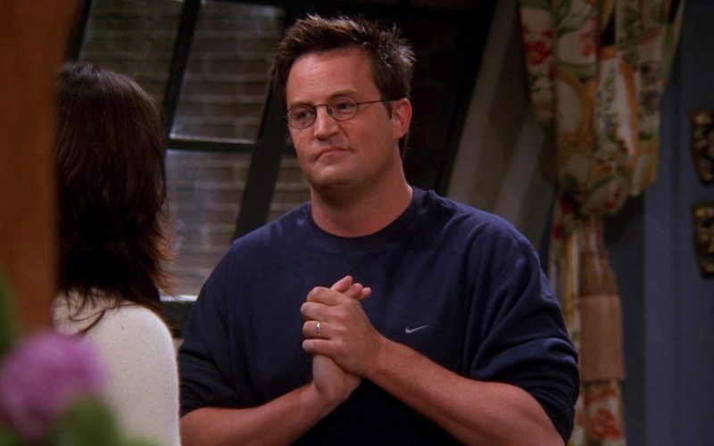 Nike Sweatshirt Worn by Matthew Perry (Chandler Bing) in Friends Season 8 Episode 7 (1)