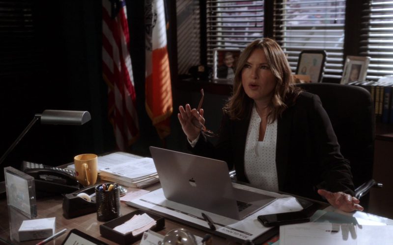 Apple MacBook Laptop Used by Mariska Hargitay in Law & Order Special Victims Unit (1)