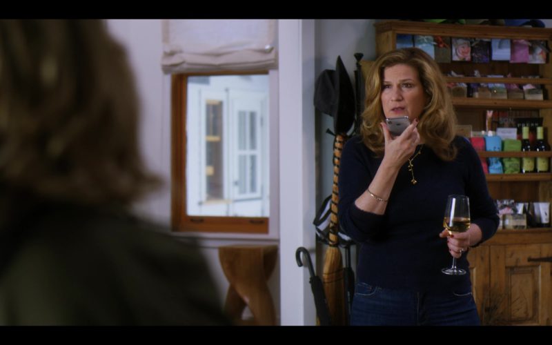 Apple iPhone Smartphone Used by Ana Gasteyer (1)