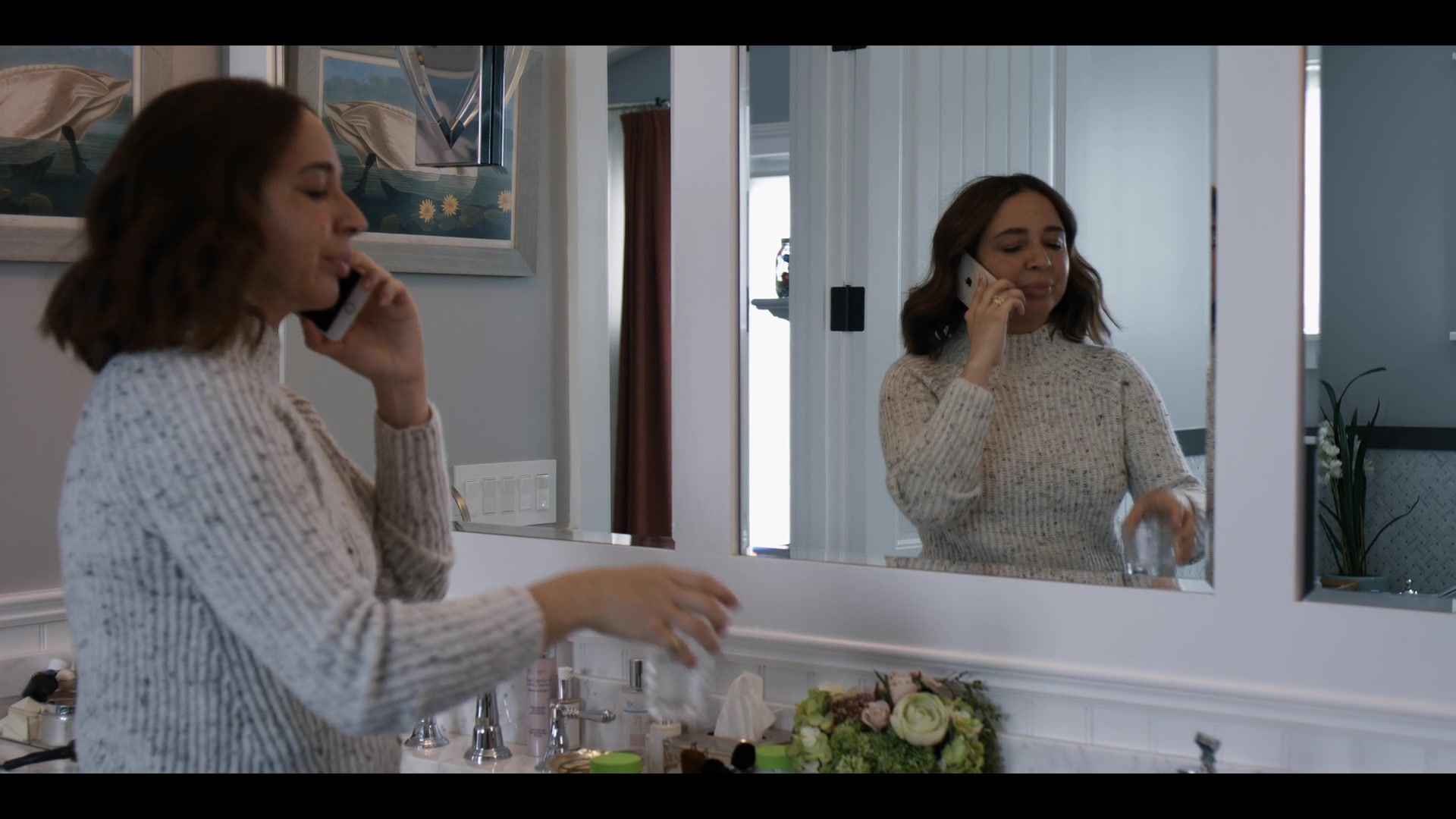 Apple IPhone Smartphone Used By Maya Rudolph In Wine Country (2019)