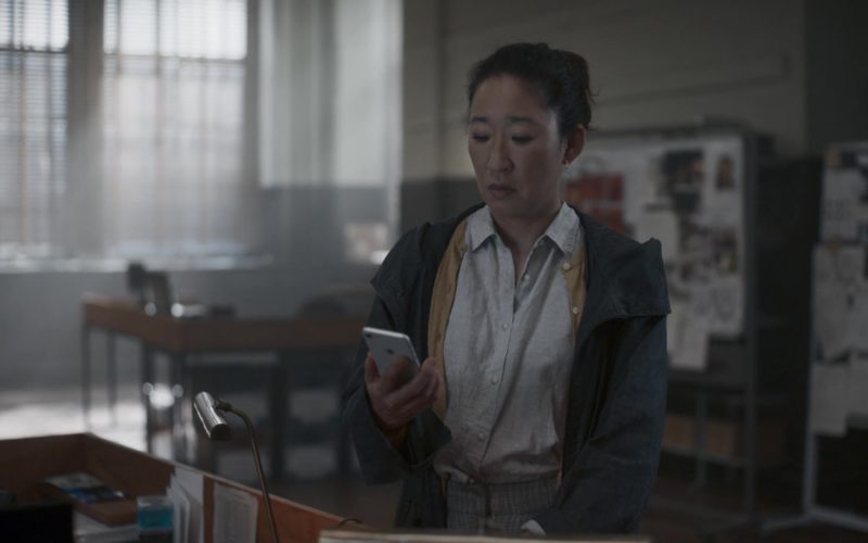 Apple iPhone Smartphone Used by Sandra Oh in Killing Eve (4)