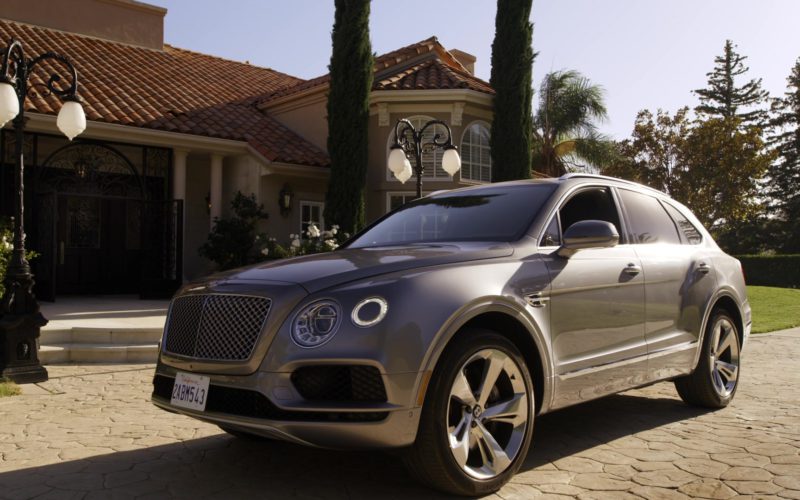 Bentley Bentayga SUV in Sneaky Pete – Season 3, Episode 10 (1)