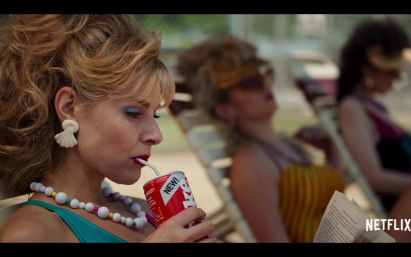 Coca-Cola Can Held by Cara Buono (as Karen Wheeler) Stranger Things (2)